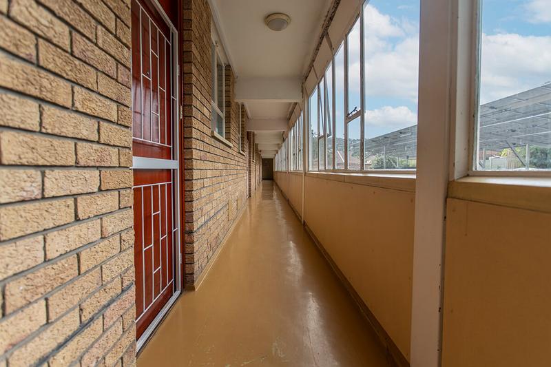 2 Bedroom Property for Sale in Loevenstein Western Cape